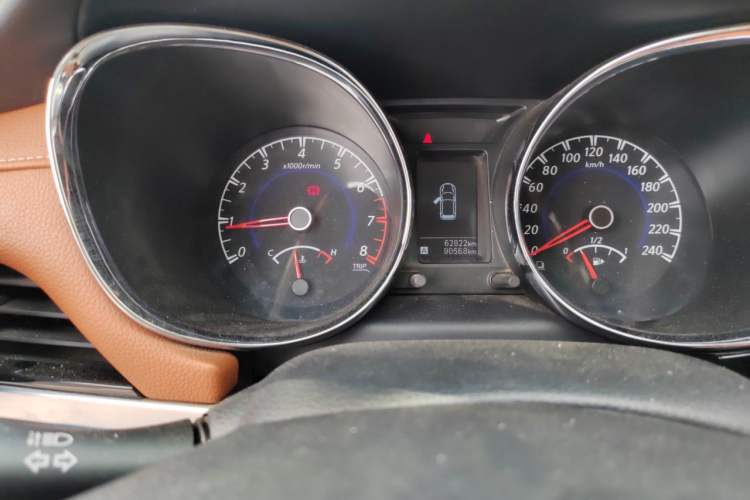 Used Venucia T70 2018 1.4T Manual RuiXiang Sport Edition Odometer Close Up