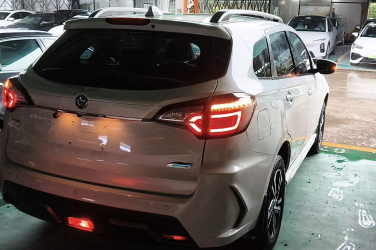 Used Venucia T70 2018 2.0L CVT Smart Enjoyment Version Rear Right 45 Deg