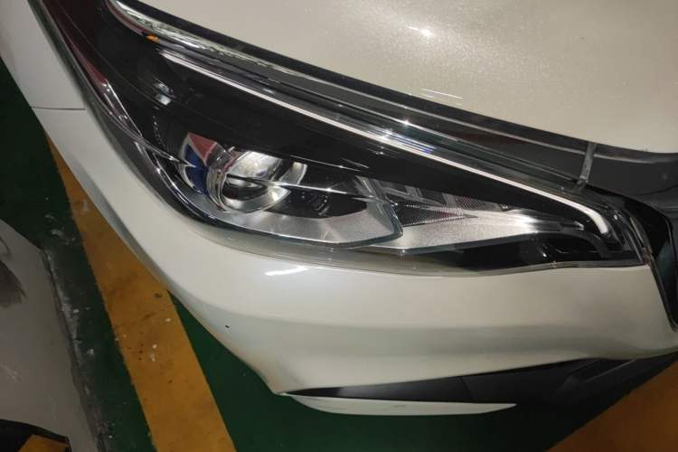 Used Venucia T70 2018 2.0L CVT Smart Enjoyment Version Right Front Headlight