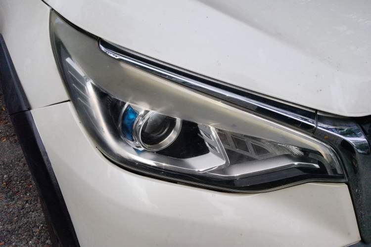 Used Venucia T70 2018 2.0L CVT Smart Enjoyment Sport Edition Right Front Headlight