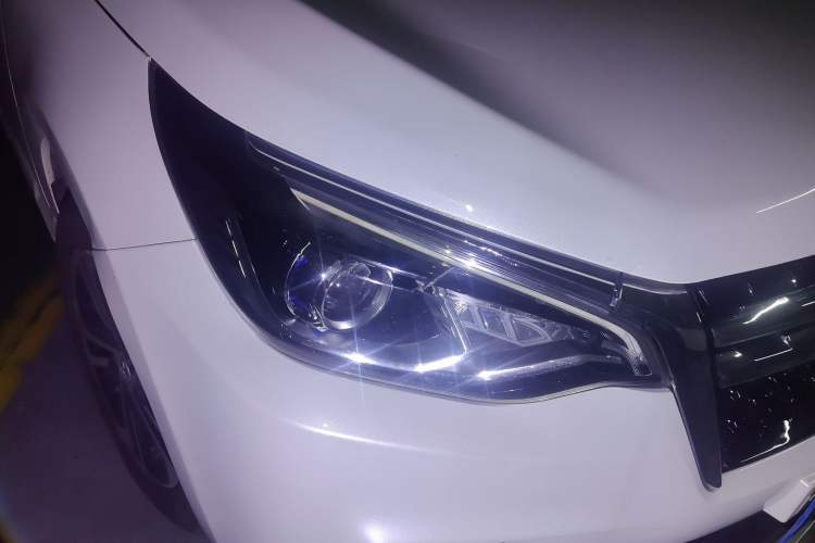 Used Venucia T70 2018 2.0L CVT Smart Enjoyment Version Right Front Headlight