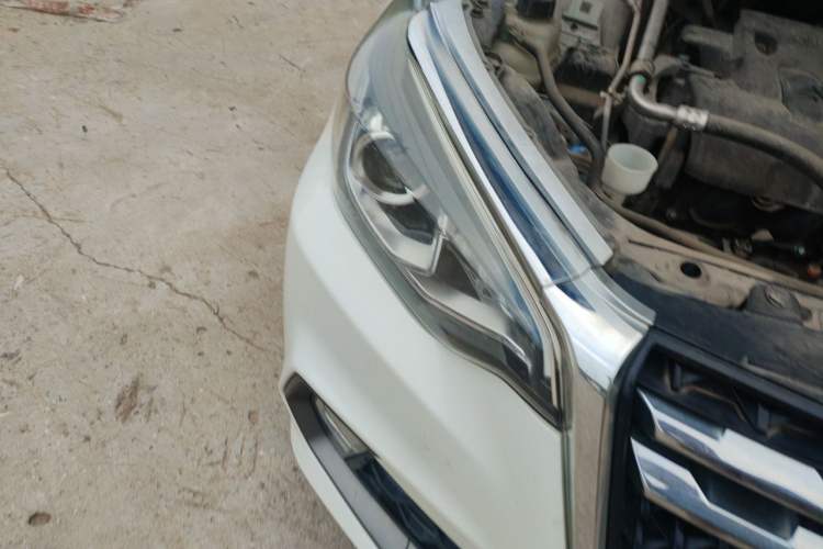 Used Venucia T70 2018 2.0L CVT Smart Enjoyment Version Right Front Headlight