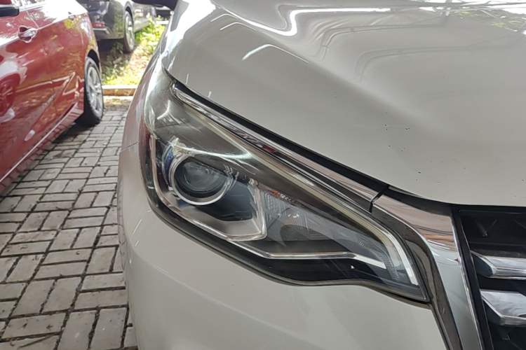 Used Venucia T70 2018 2.0L CVT Smart Enjoyment Version Right Front Headlight