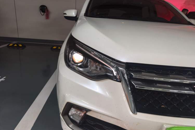 Used Venucia T70 2018 2.0L CVT Smart Enjoyment Version Right Front Headlight