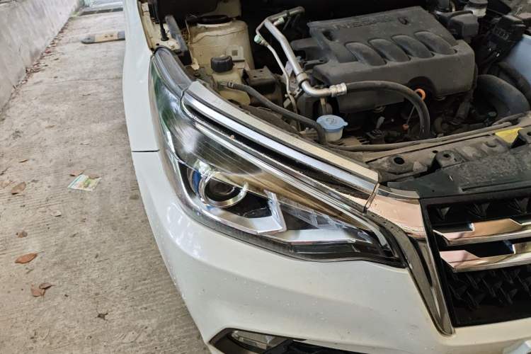 Used Venucia T70 2018 2.0L CVT Smart Enjoyment Version Right Front Headlight
