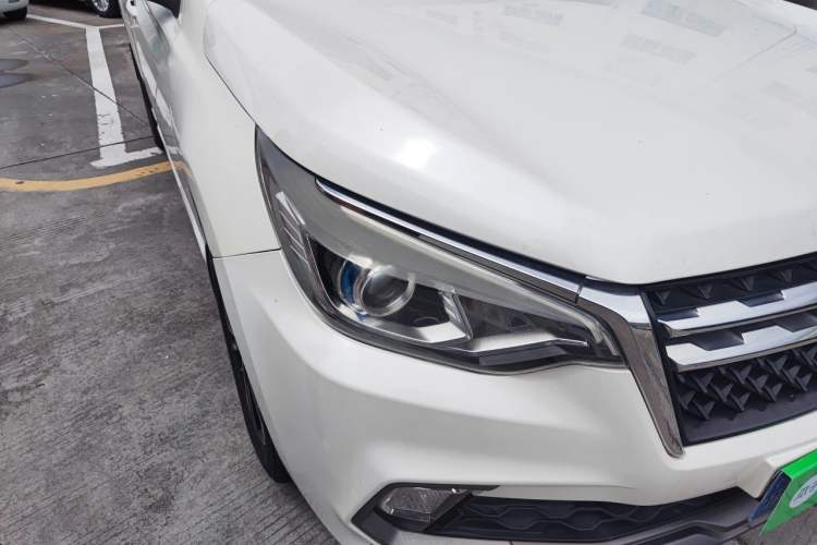 Used Venucia T70 2018 2.0L CVT Smart Enjoyment Version Right Front Headlight