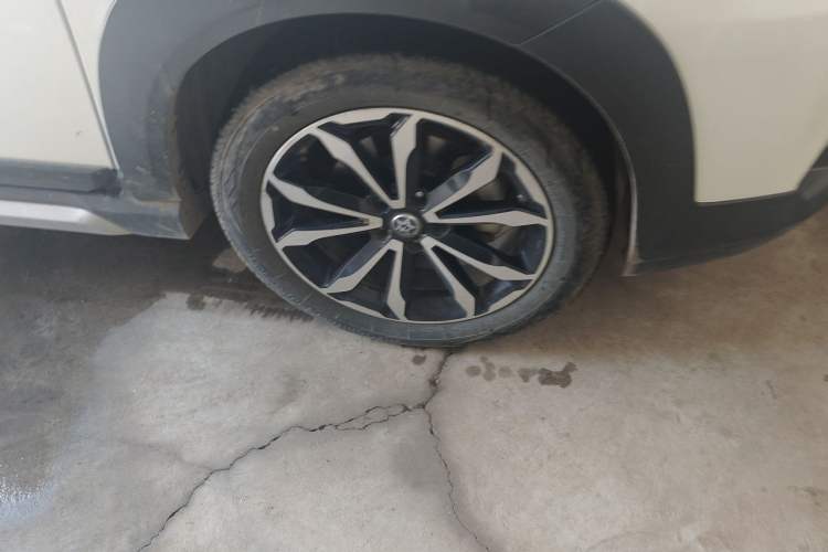 Used Venucia T70 2018 2.0L CVT Smart Enjoyment Sport Edition Right Front Wheel Hub