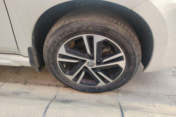 Used Venucia T70 2018 2.0L CVT Smart Edition Right Front Wheel Hub