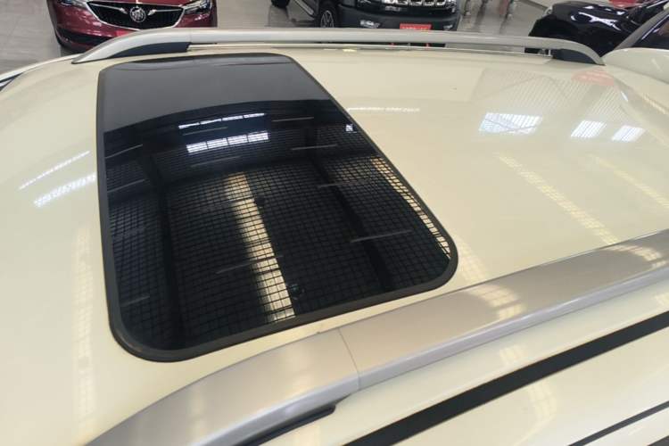 Used Venucia T70 2018 2.0L CVT Smart Enjoyment Version Roof