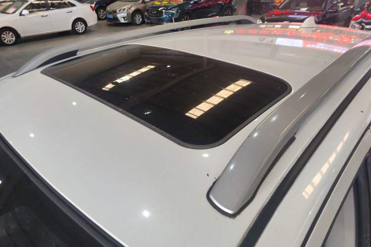 Used Venucia T70 2018 2.0L CVT Smart Enjoyment Version Roof