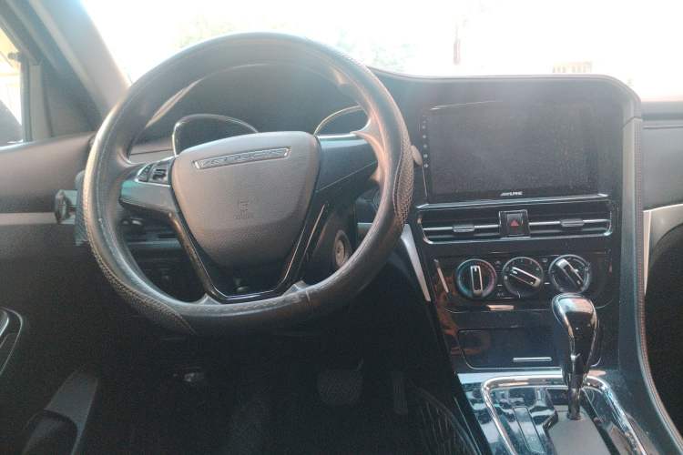 Used Venucia T70 2018 2.0L CVT Smart Edition Steering Wheel