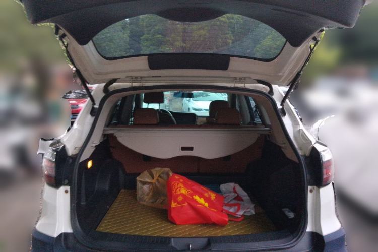 Used Venucia T70 2018 2.0L CVT Smart Enjoyment Sport Edition Trunk