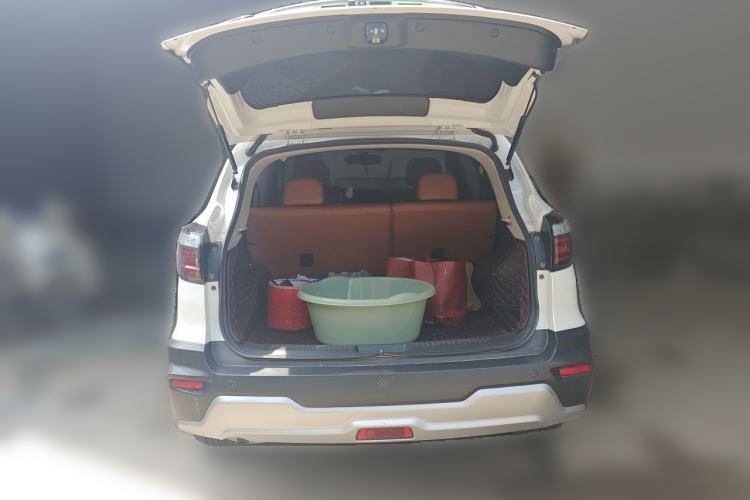 Used Venucia T70 2018 2.0L CVT Smart Enjoyment Sport Edition Trunk