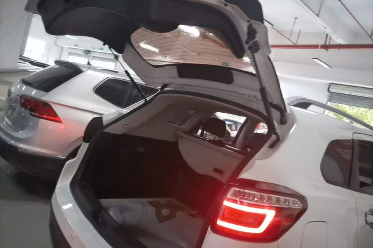 Used Venucia T70 2018 2.0L CVT Smart Enjoyment Version Trunk