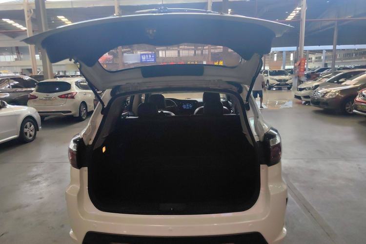 Used Venucia T70 2018 2.0L CVT Smart Enjoyment Version Trunk