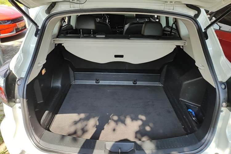 Used Venucia T70 2018 2.0L CVT Smart Enjoyment Version Trunk