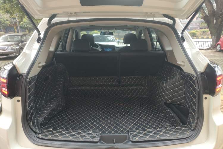 Used Venucia T70 2018 2.0L CVT Smart Enjoyment Version Trunk