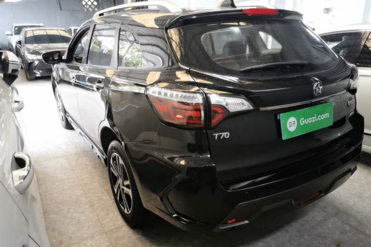 Used Venucia T70 2019 2.0L CVT Enjoy Edition China VI Standard Rear Left 45 Deg