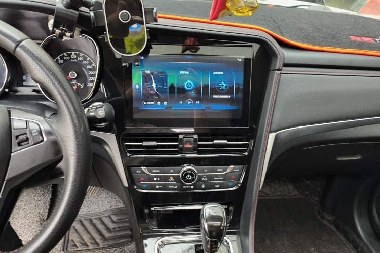 Used Venucia T70 2019 2.0L CVT Enjoy Edition China VI Standard Audio And AC Panel