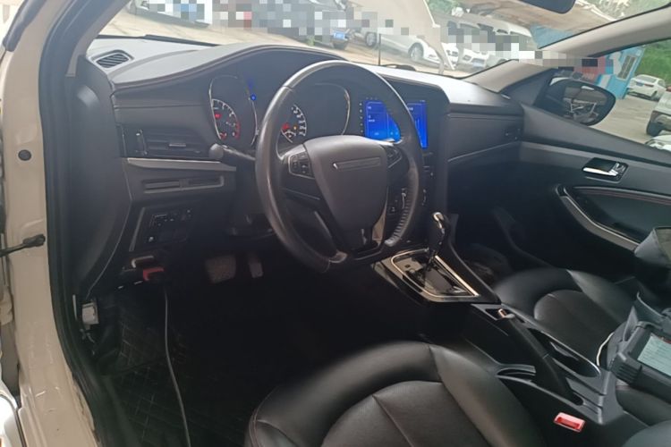 Used Venucia T70 2019 2.0L CVT Smart Edition China V Standard Center Console