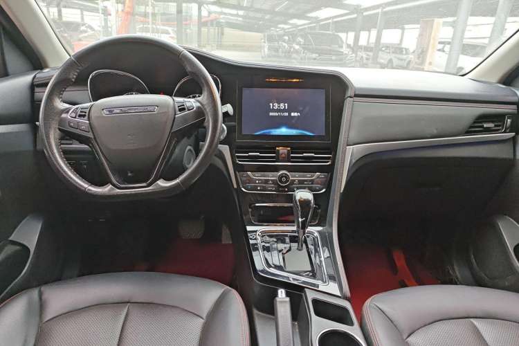 Used Venucia T70 2019 2.0L CVT Enjoy Edition China V Standard Center Console