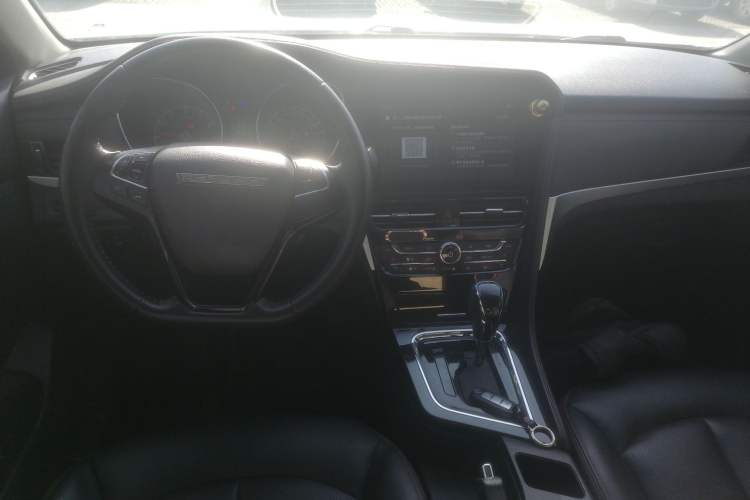 Used Venucia T70 2019 2.0L CVT Enjoy Edition China VI Standard Center Console