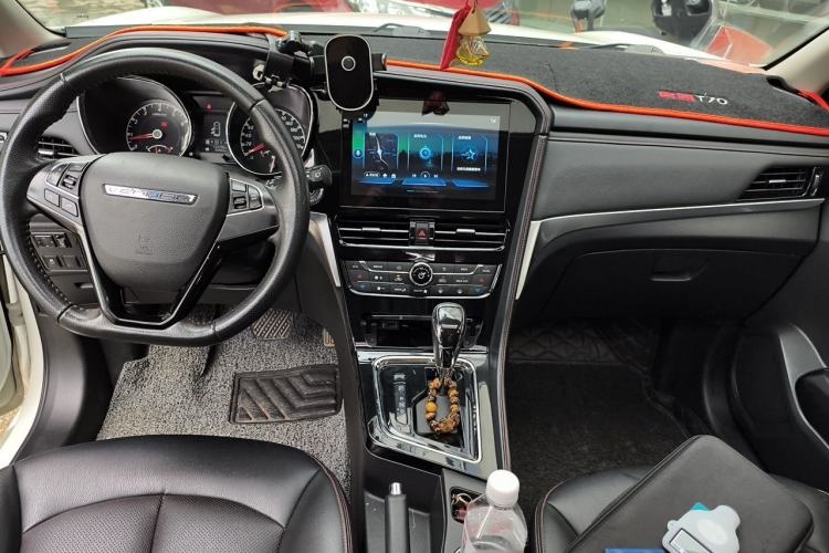 Used Venucia T70 2019 2.0L CVT Enjoy Edition China VI Standard Center Console