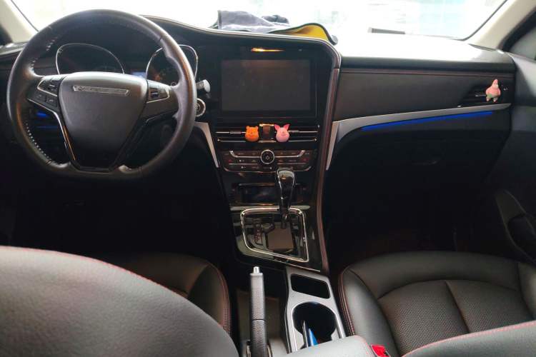 Used Venucia T70 2019 2.0L CVT Enjoy Edition China V Standard Center Console