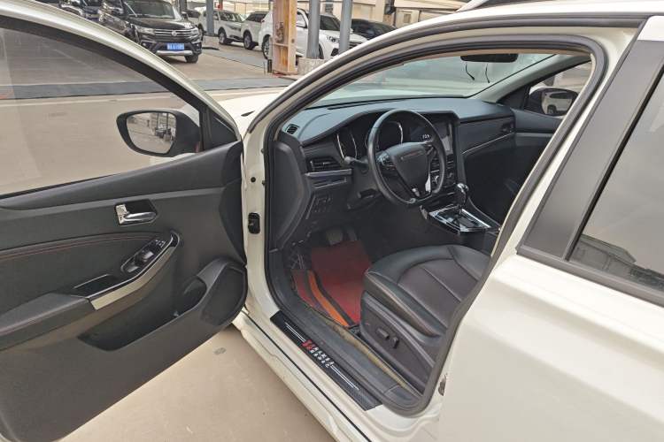Used Venucia T70 2019 2.0L CVT Enjoy Edition China V Standard Driver Seat