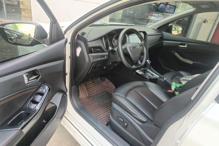 Used Venucia T70 2019 2.0L CVT Enjoy Edition China V Standard Driver Seat
