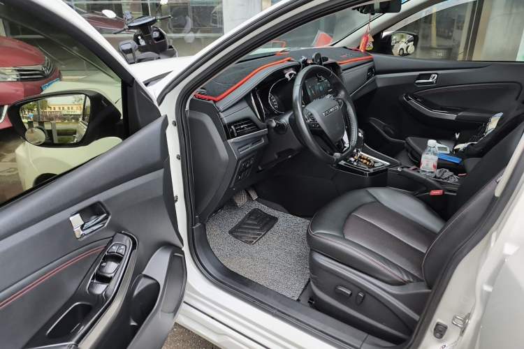 Used Venucia T70 2019 2.0L CVT Enjoy Edition China VI Standard Driver Seat