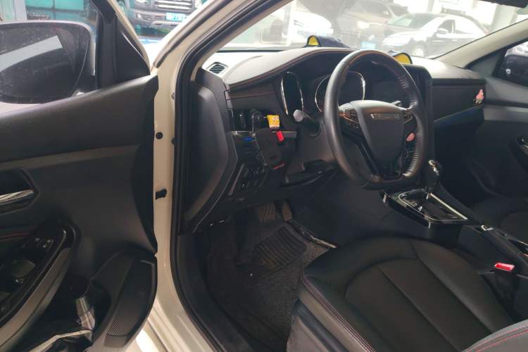 Used Venucia T70 2019 2.0L CVT Enjoy Edition China V Standard Driver Seat