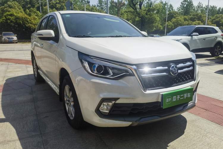 Used Venucia T70 2019 1.6L Manual Classic Edition Exterior 4