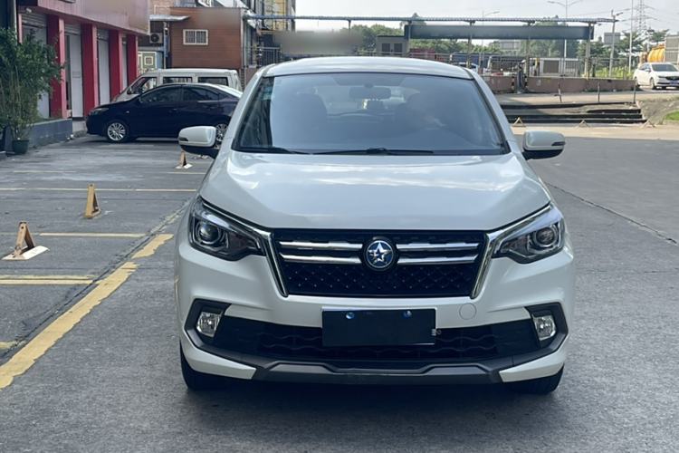 Used Venucia T70 2019 1.6L Manual Classic Edition Exterior 9
