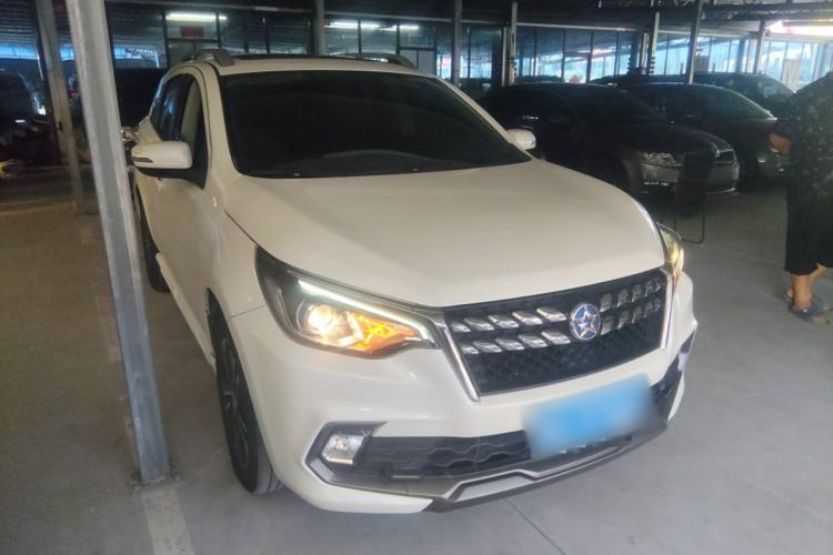 Used Venucia T70 2019 2.0L CVT Enjoy Edition China VI Standard Front Right 45 Deg