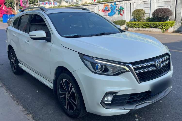 Used Venucia T70 2019 2.0L CVT Enjoy Edition China VI Standard Front Right 45 Deg