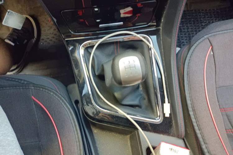 Used Venucia T70 2019 1.6L Manual Classic Edition Gear Lever