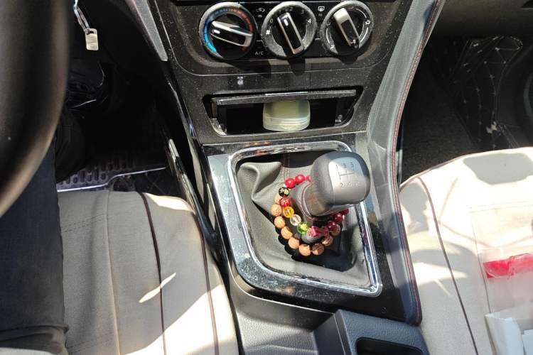 Used Venucia T70 2019 1.6L Manual Classic Edition Gear Lever