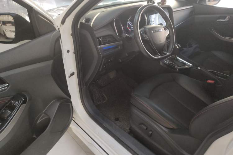 Used Venucia T70 2019 2.0L CVT Enjoy Edition China V Standard Interior 3