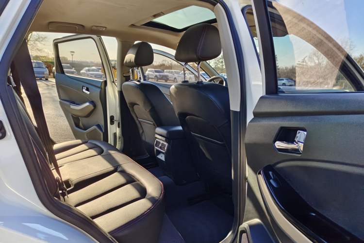 Used Venucia T70 2019 1.4T Manual Enjoyment Edition Interior 3