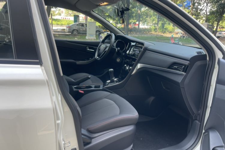 Used Venucia T70 2019 1.6L Manual Classic Edition Interior 3