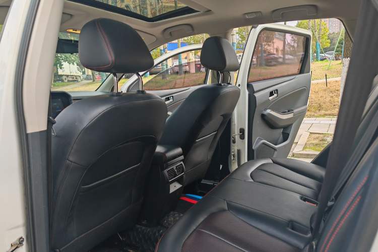 Used Venucia T70 2019 2.0L CVT Enjoy Edition China V Standard Interior 3