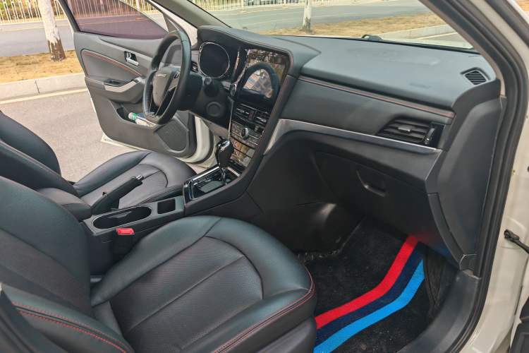Used Venucia T70 2019 2.0L CVT Enjoy Edition China V Standard Interior 5