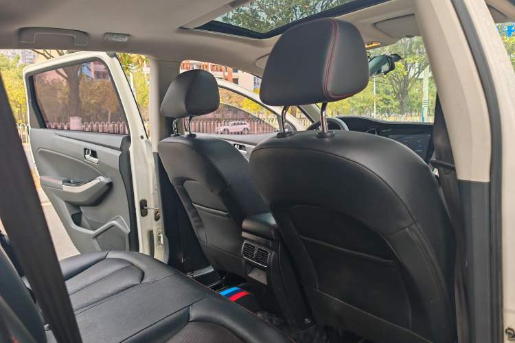 Used Venucia T70 2019 2.0L CVT Enjoy Edition China V Standard Interior 6