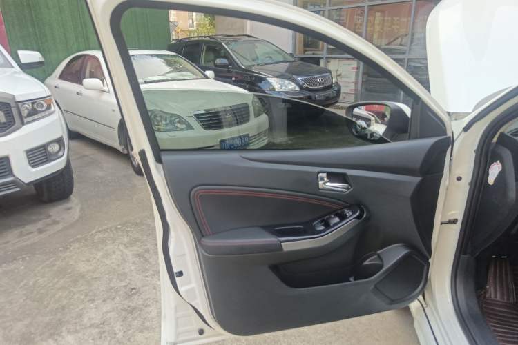 Used Venucia T70 2019 2.0L CVT Enjoy Edition China V Standard Left Front Door Interior