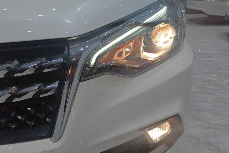 Used Venucia T70 2019 2.0L CVT Enjoy Edition China V Standard Left Front Headlight