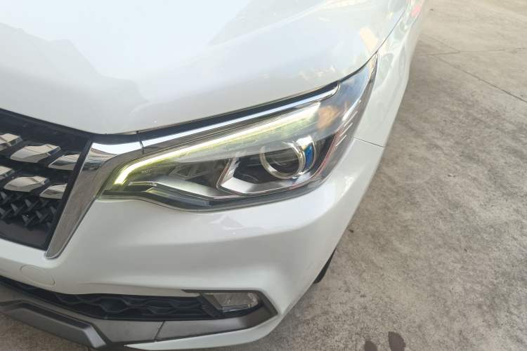 Used Venucia T70 2019 2.0L CVT Enjoy Edition China V Standard Left Front Headlight