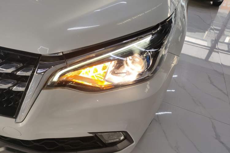 Used Venucia T70 2019 2.0L CVT Enjoy Edition China V Standard Left Front Headlight