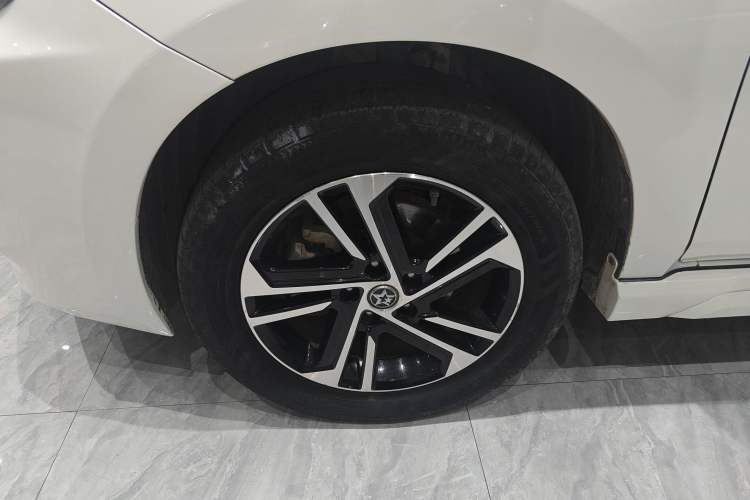 Used Venucia T70 2019 2.0L CVT Enjoy Edition China V Standard Left Front Wheel Hub