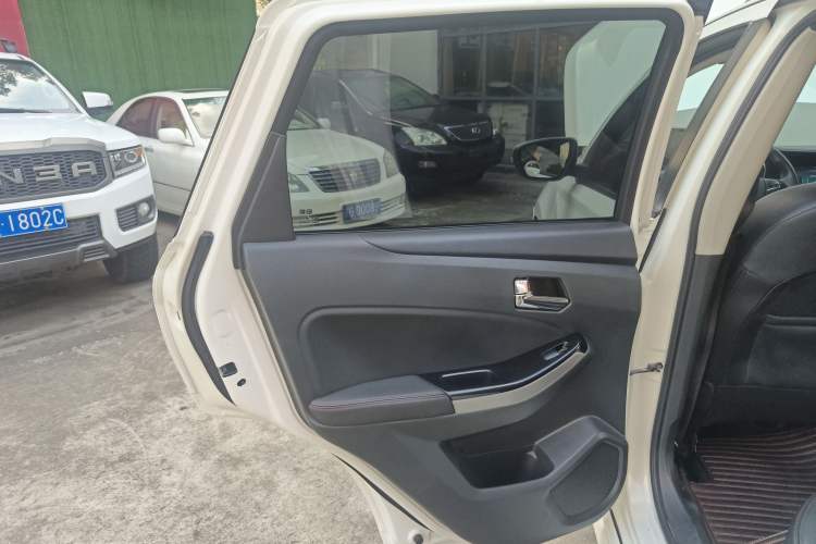 Used Venucia T70 2019 2.0L CVT Enjoy Edition China V Standard Left Rear Door Interior